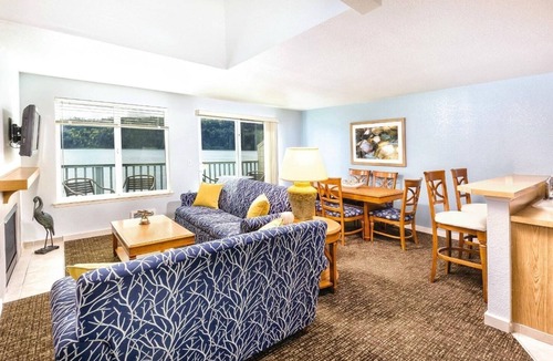 Adelma Beach Resort | Discovery Bay | Nature Coast Getaway | Pool + Hot Tub | 2BR