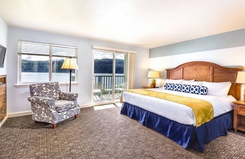 Adelma Beach Resort | Discovery Bay | Nature Coast Getaway | Pool + Hot Tub | 2BR