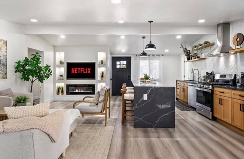 Southwest Anaheim House | 🌟Disney Escape - Modern Home with Pet - Kids Playground - Game - King Bed.🌟