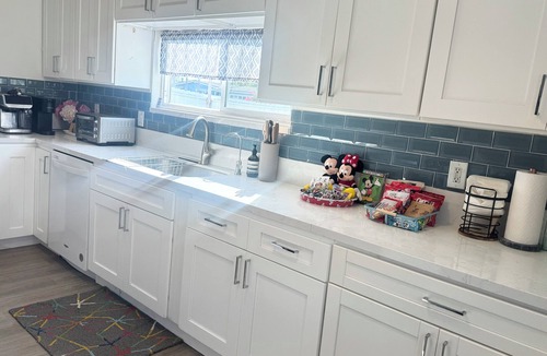Southwest Anaheim House | Disney-Themed Home w Bunk Beds 7 Min to Disneyland Sleeps 10