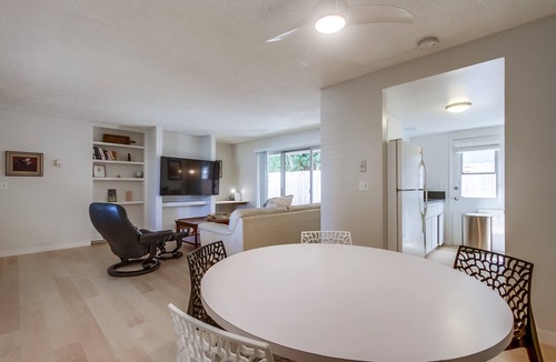 Olde Solana Beach Condo | Dog Friendly-1 Bedroom Beach Condo- Fiber Internet, yard for dogs. Walkto Beach