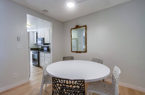 Olde Solana Beach Condo | Dog Friendly-1 Bedroom Beach Condo- Fiber Internet, yard for dogs. Walkto Beach