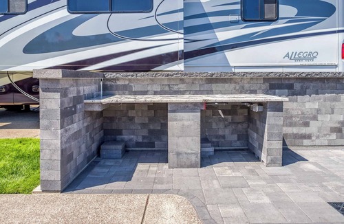 Agate Beach RV Rental | Dog Friendly, Available with 50AMP, 30AMP, Water and Sewer hook up's, WiFi