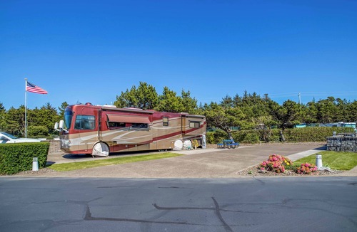 Agate Beach RV Rental | Dog Friendly, Available with 50AMP, 30AMP, Water and Sewer hook up's, WiFi