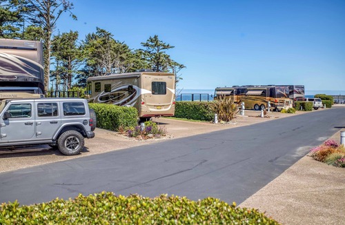 Agate Beach RV Rental | Dog Friendly, Available with 50AMP, 30AMP, Water and Sewer hook up's, WiFi