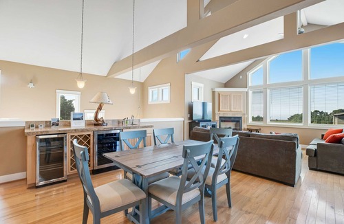 Oceanside House | Dog friendly beach home ideal for entertaining with 2 fireplaces and great kitchen