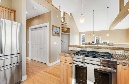 Oceanside House | Dog friendly beach home ideal for entertaining with 2 fireplaces and great kitchen