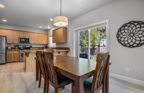 Old Farm District House | Dog Friendly ~ Bonus Room ~ Fireplace ~ BBQ ~ Fenced Yard ~ Close to Park!