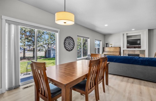 Old Farm District House | Dog Friendly ~ Bonus Room ~ Fireplace ~ BBQ ~ Fenced Yard ~ Close to Park!
