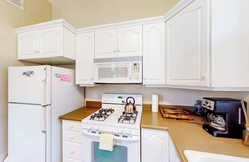 Twin Peaks Cabin | Dog-friendly cabin surrounded by trees and wildlife with fireplace & deck