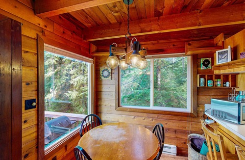 Otis Cabin | Dog friendly cabin with ocean view fast WiFi fireplace and washer dryer
