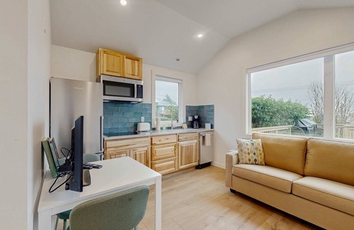 Tolovana Park House | Dog-friendly, comfy cabin only two blocks from the beach
