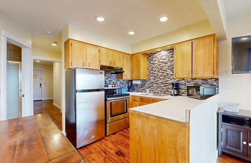 Lincoln City House | Dog-Friendly Condo with Beach Access & Ocean Views from Private Balcony