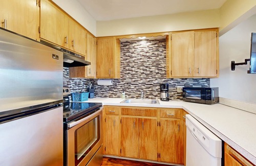 Lincoln City House | Dog-Friendly Condo with Beach Access & Ocean Views from Private Balcony