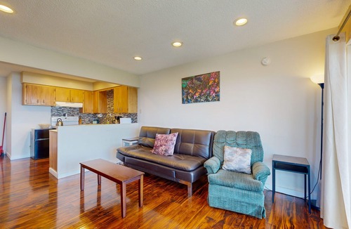 Lincoln City House | Dog-Friendly Condo with Ocean View & Beach Access - Perfect for Family Fun