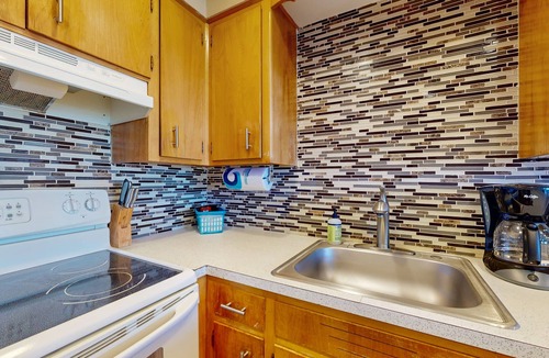 Lincoln City House | Dog-Friendly Condo with Ocean View & Beach Access - Perfect for Family Fun