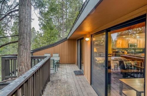 Shaver Lake Condo | Dog-friendly condo w/an updated kitchen, furnished deck, shared pool, & hot tub