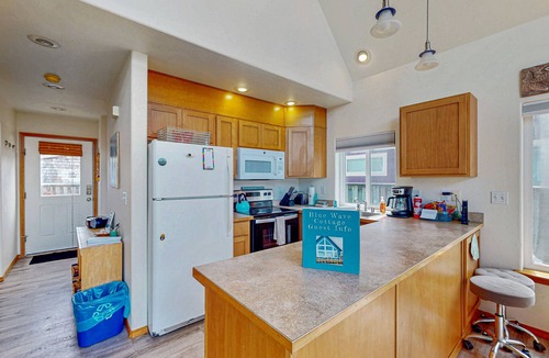Pacific Beach House | Dog-friendly cottage with WiFi, fireplace, full backyard, & ocean views
