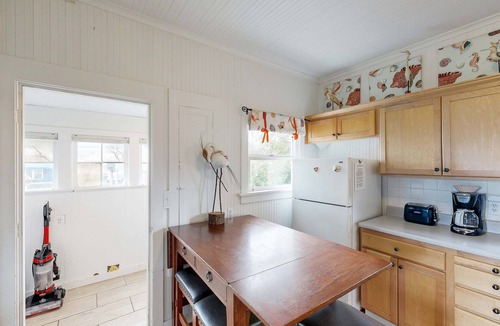 Seaside House | Dog-friendly cottage with great location, cozy interior, WiFi & washer/dryer