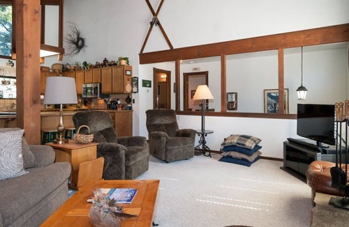 Lake Forest House | Dog-friendly Dollar Point home with hot tub