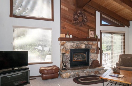 Lake Forest House | Dog-friendly Dollar Point home with hot tub