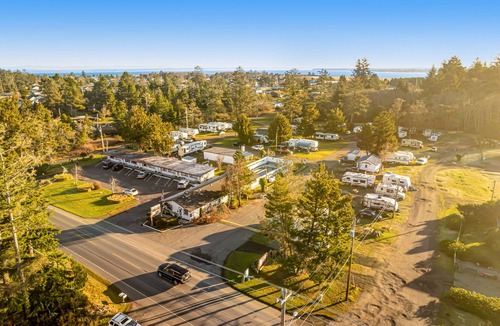 Westport House | Dog-friendly getaway for two with fast WiFi, kitchenette, & picnic tables