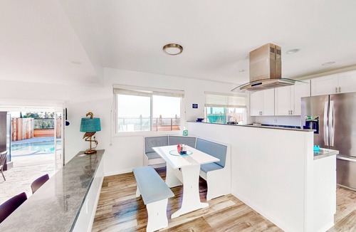 Del Cerro House | Dog-Friendly Home: Saltwater Pool, Fire Pit, Games