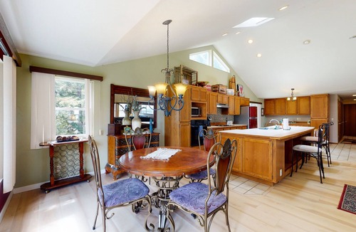 Florence House | Dog-friendly home w/bay views - easy access to the river & in-town convenience