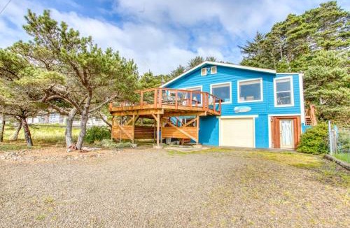 Bayshore House | Dog-Friendly Home with Ocean Views Easy Beach and Bay Access and Free WiFi