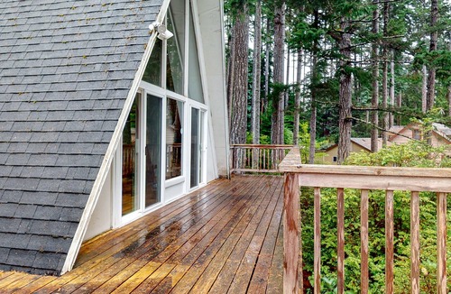 Dunes City House | Dog-Friendly Home with Expansive Deck with Hot Tub and Dock on Woahink Lake