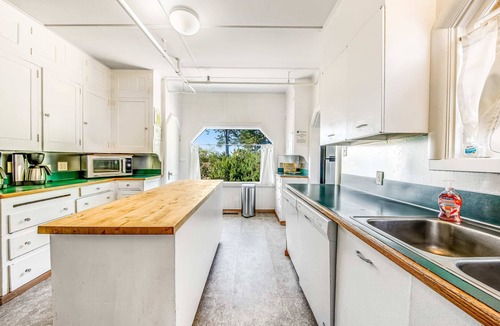 Gearhart House | Dog-Friendly Home with Sea Views on Little Beach and Half-Mile to the Ocean