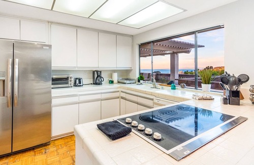 Hidden Valley House | Dog-friendly home with amazing ocean view, private hot tub, deck & firepit