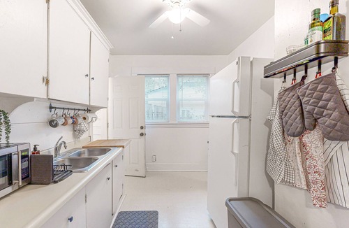 Johns Landing House | Dog-friendly ideally located home with mountain views & yard - blocks from river