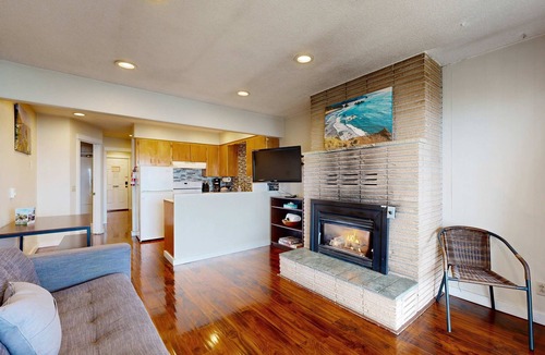 Lincoln City House | Dog Friendly Oceanview Condo with Great Location and Nearby Beach Access