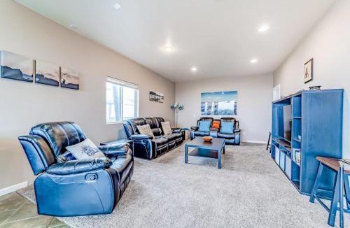 Gold Beach House | Dog-friendly ocean view home with WiFi remote work spaces and washer&dryer