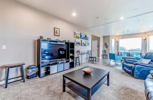 Gold Beach House | Dog-friendly ocean view home with WiFi remote work spaces and washer&dryer