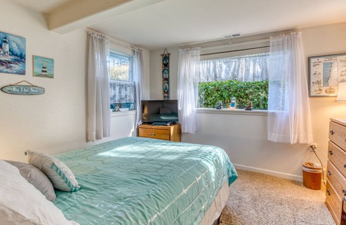 Coos Bay House | Dog-friendly, oceanfront home with patio plus lighthouse & ocean views