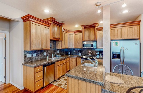 Agate Beach House | Dog-friendly sound-front cottage with fireplace, deck, lawn, beach access, & W/D