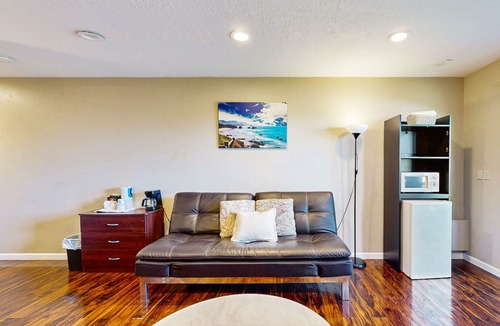 Lincoln City Apartment | Dog-Friendly Studio with Private Balcony - Miles of Beach just Steps Away