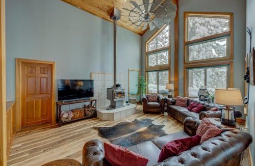 Truckee House | Donner Lake mountain-view delight - multi-level deck & private hot tub views