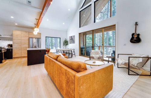 Soda Springs House | Donner Summit - Hot Tub, Fireplace & Mountain Views
