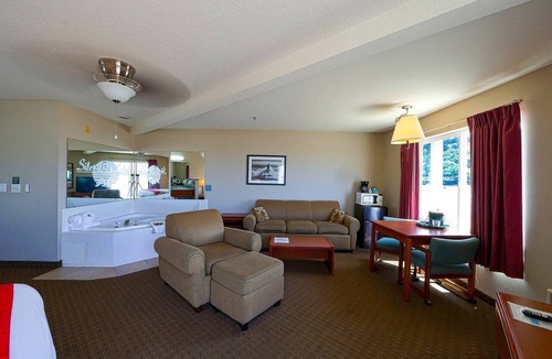 Lincoln City House | Double Queen Room with Balcony - Ocean view