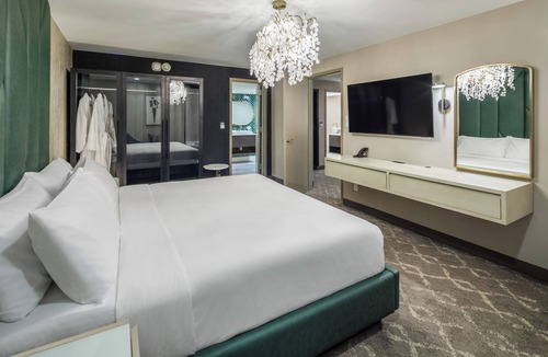 Western Division Hotel | DoubleTree by Hilton Laredo