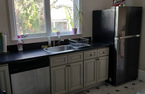 Alameda Apartment | Downtown Alameda Flat; walk to all shops and restaurants
