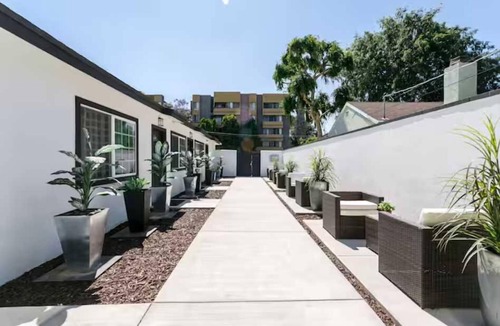 Valley Village Apartment | Downtown Apartment w/Patio, Parking & Modern Kitchen