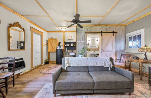 Blaine Cottage | DOWNTOWN BLAINE Charming Studio Cottage/1/3rd Acre/1 Block to Water