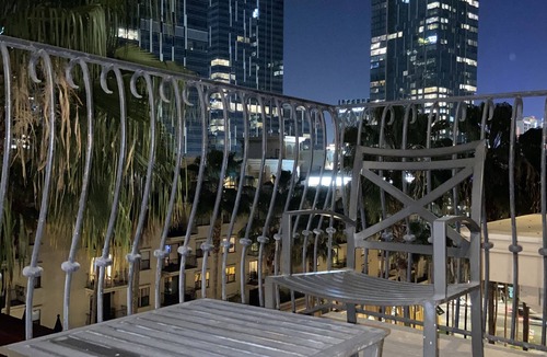 Downtown Los Angeles Apartment | Downtown bright lights