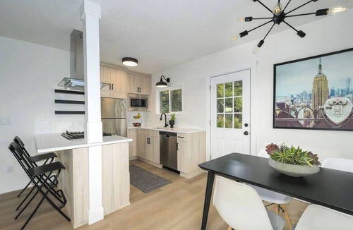 Camas Apartment | Downtown Camas Stay – Walkable, 15 Min to PDX