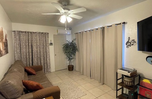 Kingman Cottage | Downtown Cottage-Your adventure awaits!