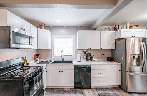 West Eugene House | Downtown EUG home Near UO campus & Autzen Stadium